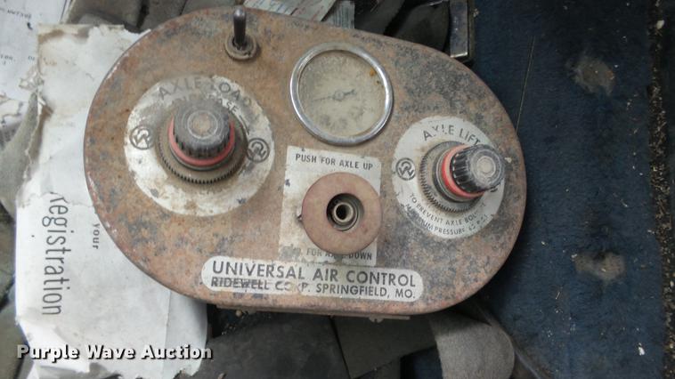 image for item DF4326 1986 Mack RW653 semi truck