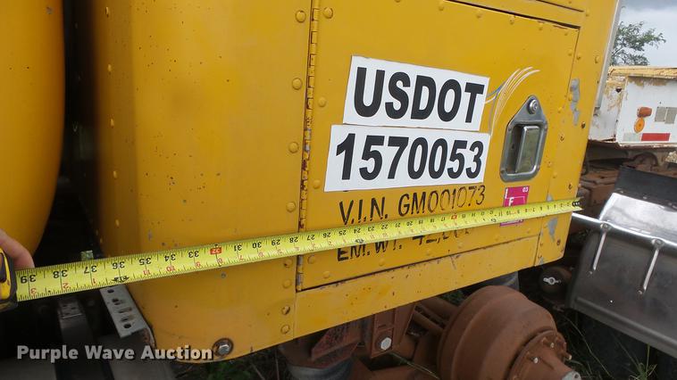 image for item DF4326 1986 Mack RW653 semi truck