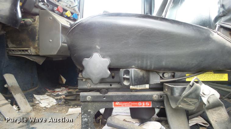 image for item DF4326 1986 Mack RW653 semi truck