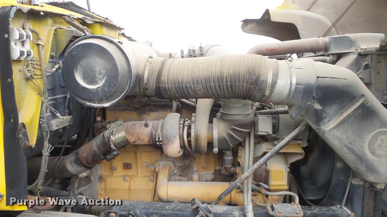 image for item DF4326 1986 Mack RW653 semi truck