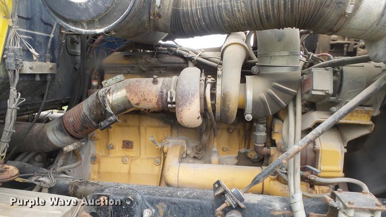 image for item DF4326 1986 Mack RW653 semi truck