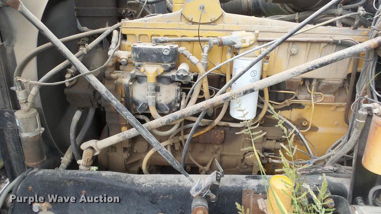 image for item DF4326 1986 Mack RW653 semi truck