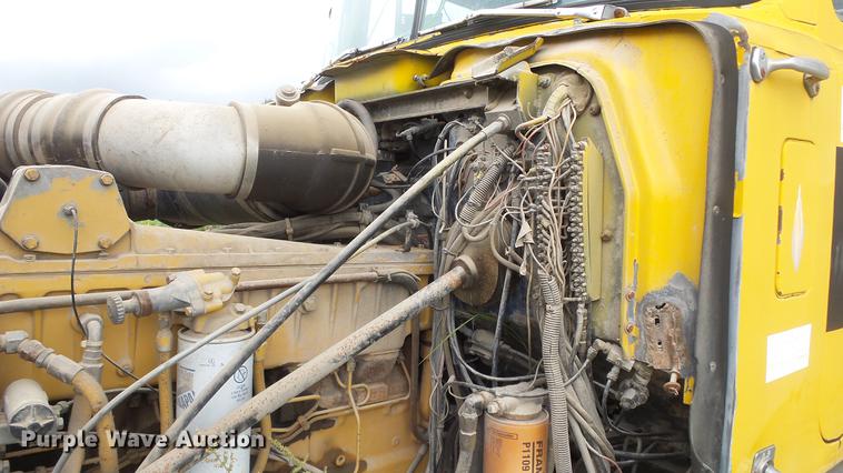 image for item DF4326 1986 Mack RW653 semi truck