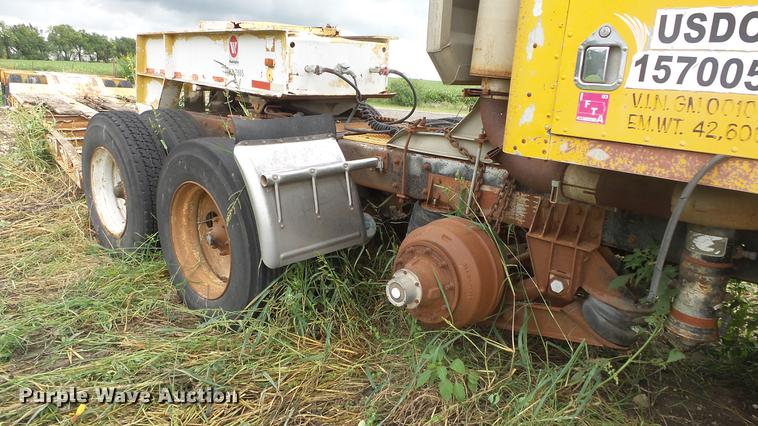 image for item DF4326 1986 Mack RW653 semi truck