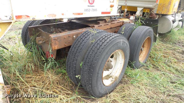 image for item DF4326 1986 Mack RW653 semi truck