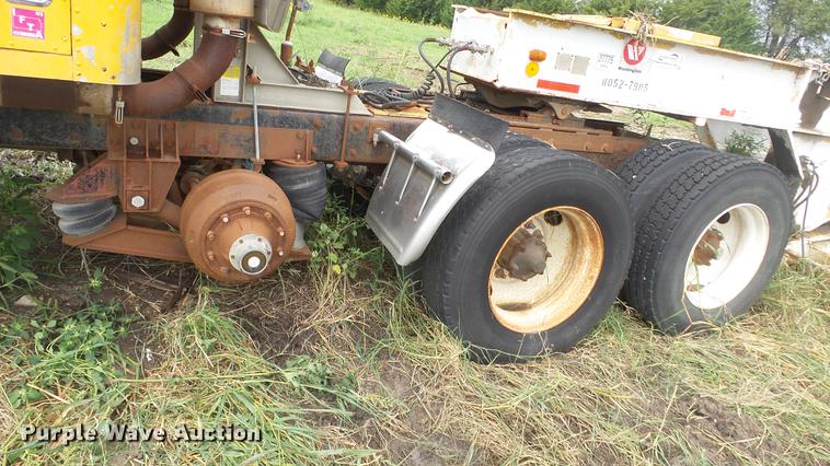 image for item DF4326 1986 Mack RW653 semi truck