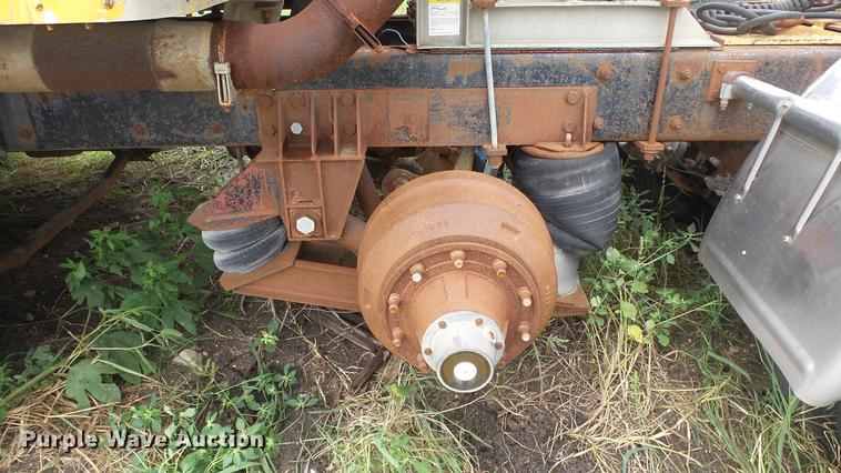 image for item DF4326 1986 Mack RW653 semi truck