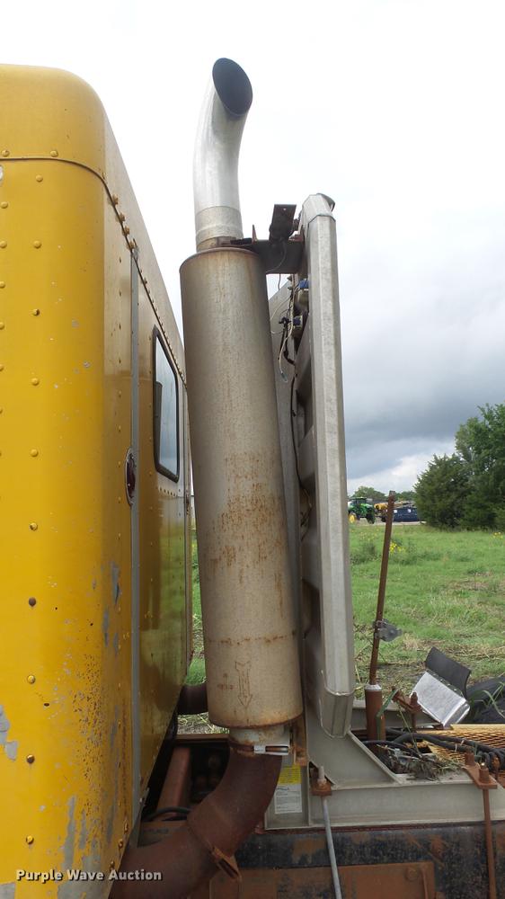 image for item DF4326 1986 Mack RW653 semi truck