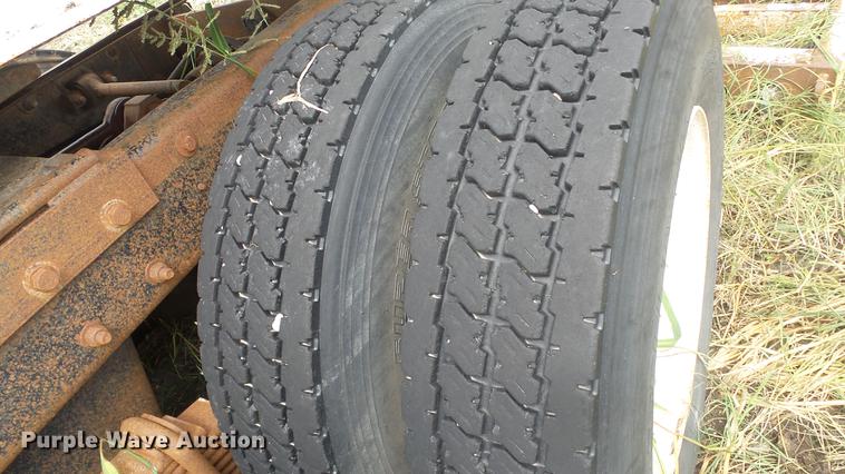 image for item DF4326 1986 Mack RW653 semi truck