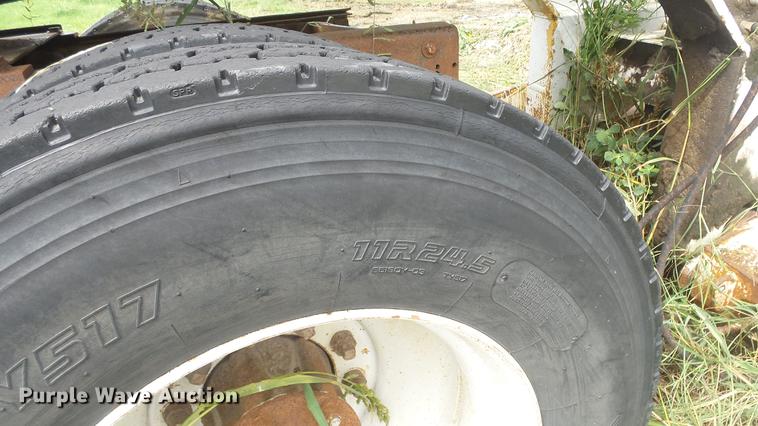 image for item DF4326 1986 Mack RW653 semi truck