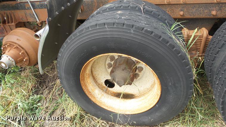 image for item DF4326 1986 Mack RW653 semi truck