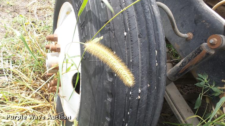 image for item DF4326 1986 Mack RW653 semi truck