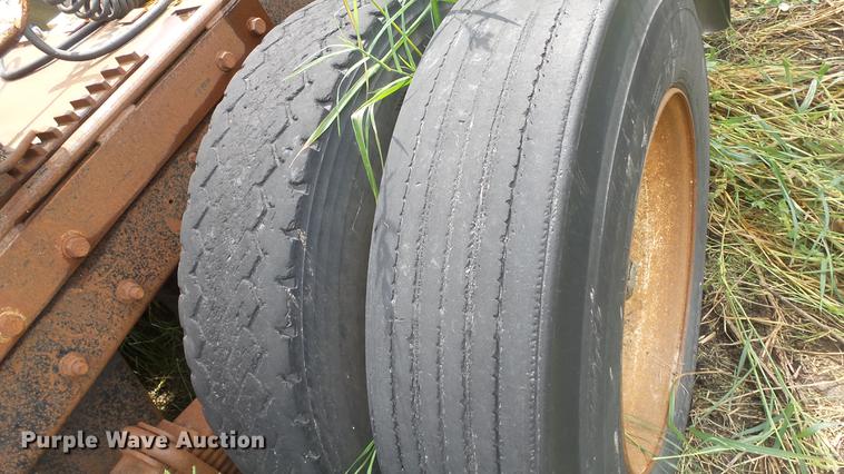 image for item DF4326 1986 Mack RW653 semi truck