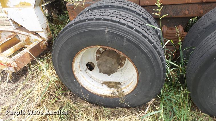 image for item DF4326 1986 Mack RW653 semi truck