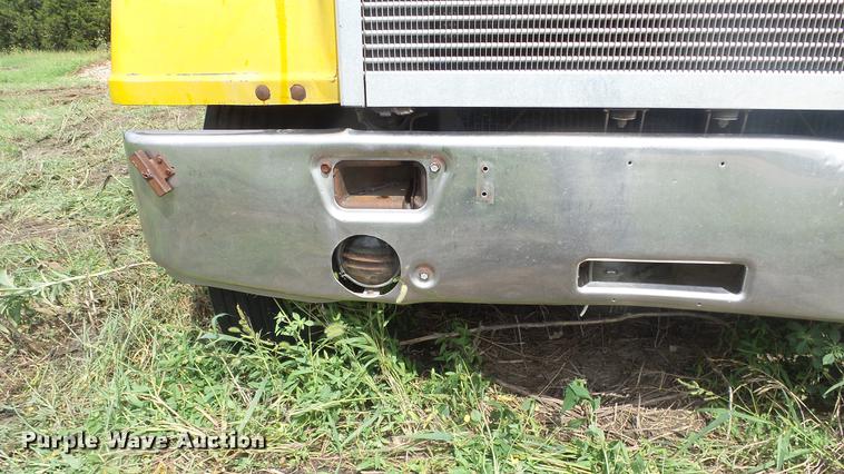 image for item DF4326 1986 Mack RW653 semi truck