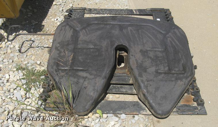 image for item DQ9747 Fontaine air operated fifth wheel plate