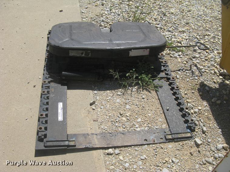 image for item DQ9747 Fontaine air operated fifth wheel plate