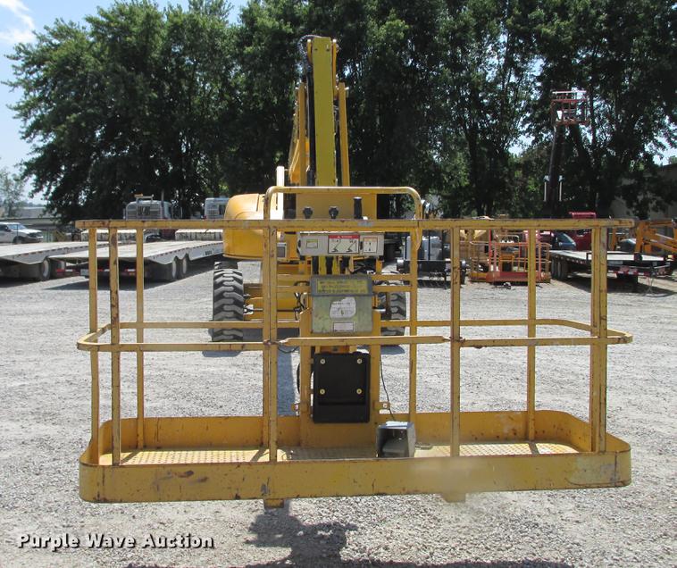 image for item DX9450 2005 Haulotte HB68J boom lift