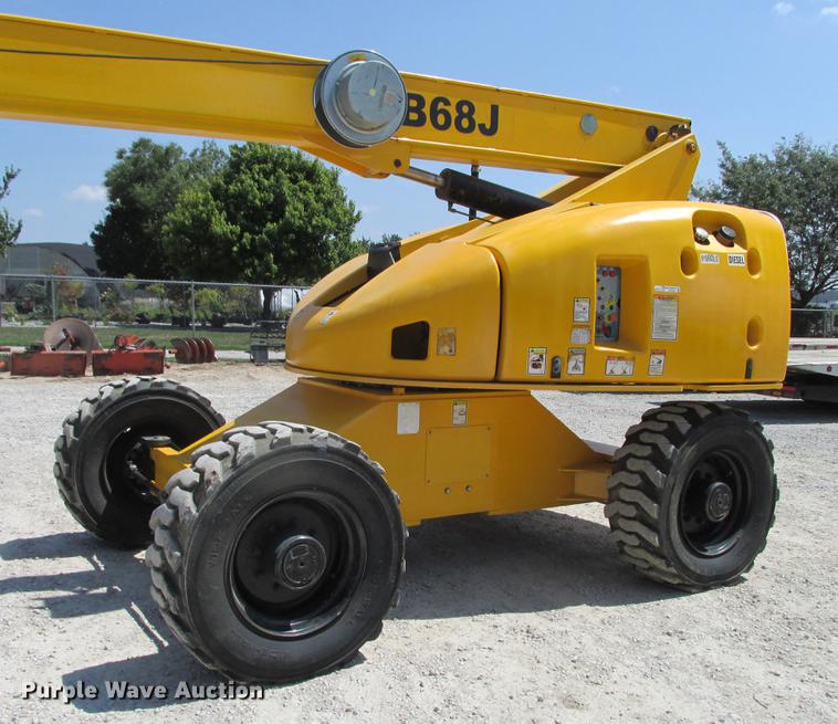 image for item DX9450 2005 Haulotte HB68J boom lift