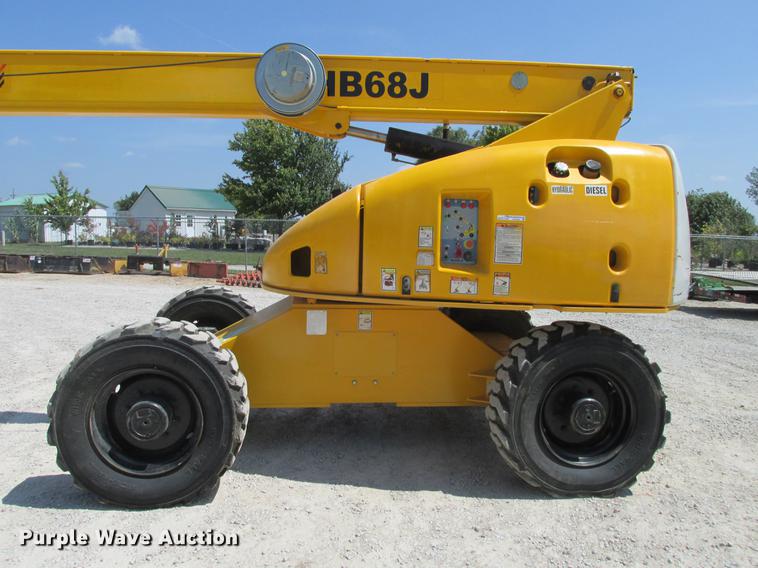 image for item DX9450 2005 Haulotte HB68J boom lift