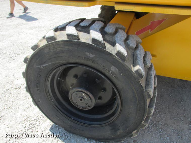 image for item DX9450 2005 Haulotte HB68J boom lift