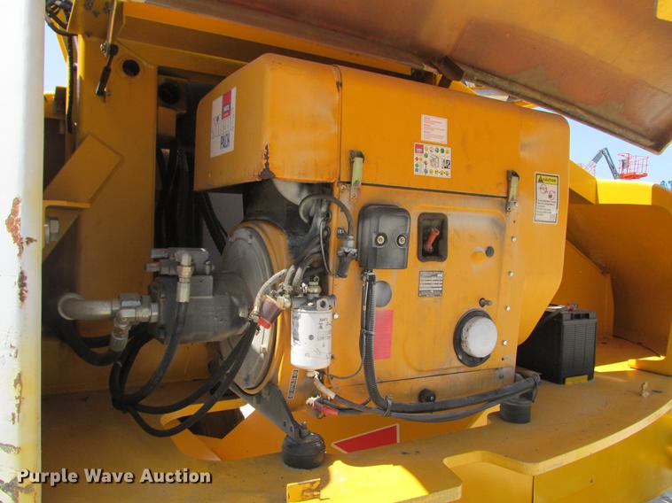 image for item DX9450 2005 Haulotte HB68J boom lift