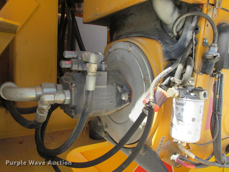 image for item DX9450 2005 Haulotte HB68J boom lift