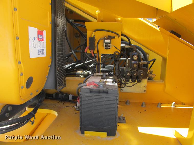 image for item DX9450 2005 Haulotte HB68J boom lift