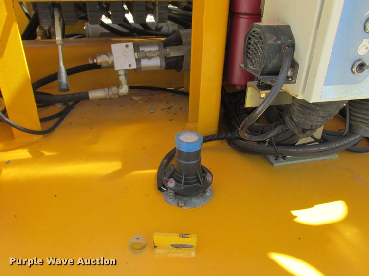 image for item DX9450 2005 Haulotte HB68J boom lift