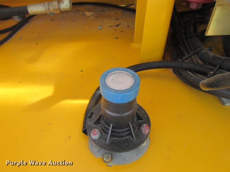 image for item DX9450 2005 Haulotte HB68J boom lift