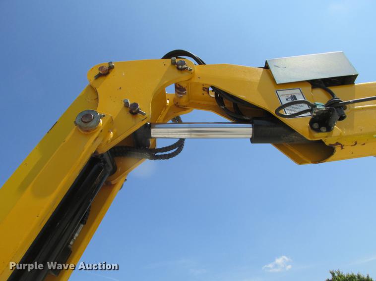 image for item DX9450 2005 Haulotte HB68J boom lift