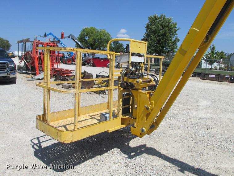 image for item DX9450 2005 Haulotte HB68J boom lift