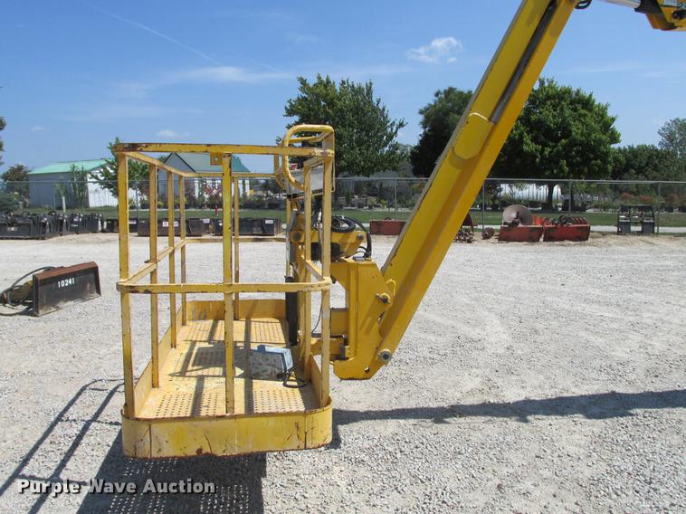 image for item DX9450 2005 Haulotte HB68J boom lift