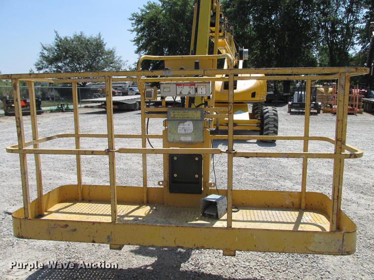 image for item DX9450 2005 Haulotte HB68J boom lift