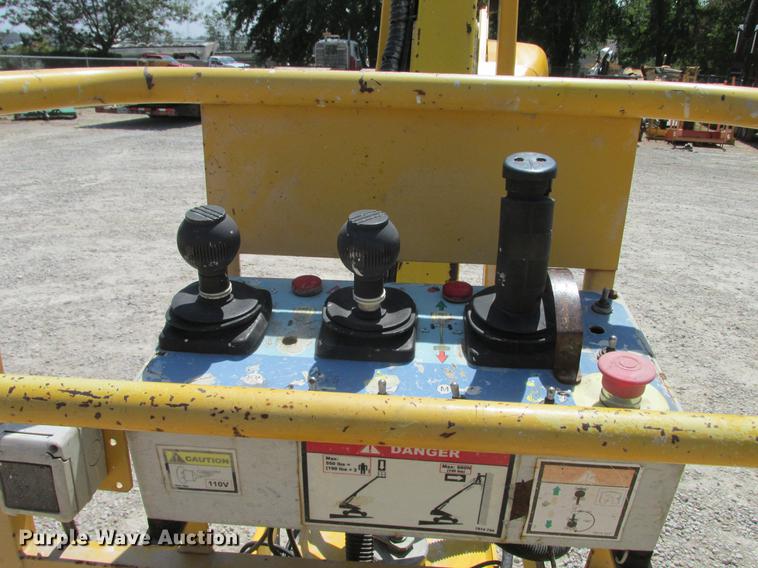 image for item DX9450 2005 Haulotte HB68J boom lift