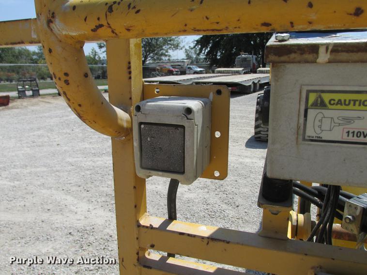 image for item DX9450 2005 Haulotte HB68J boom lift