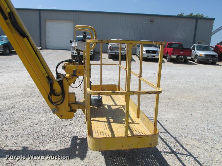 image for item DX9450 2005 Haulotte HB68J boom lift