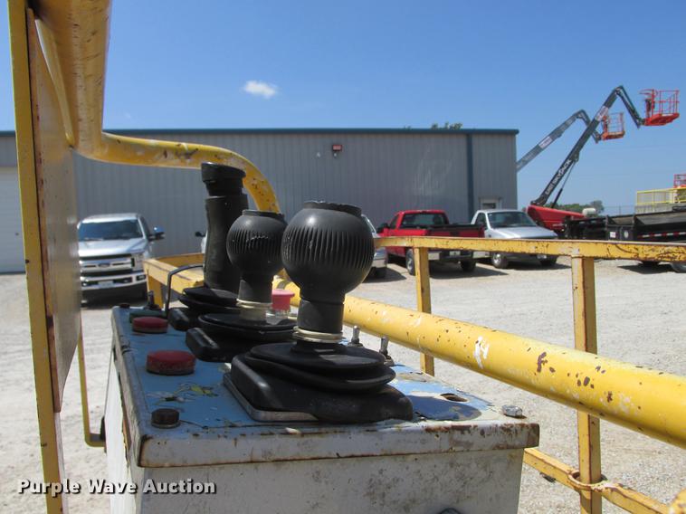 image for item DX9450 2005 Haulotte HB68J boom lift