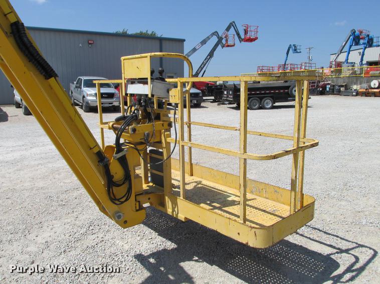 image for item DX9450 2005 Haulotte HB68J boom lift