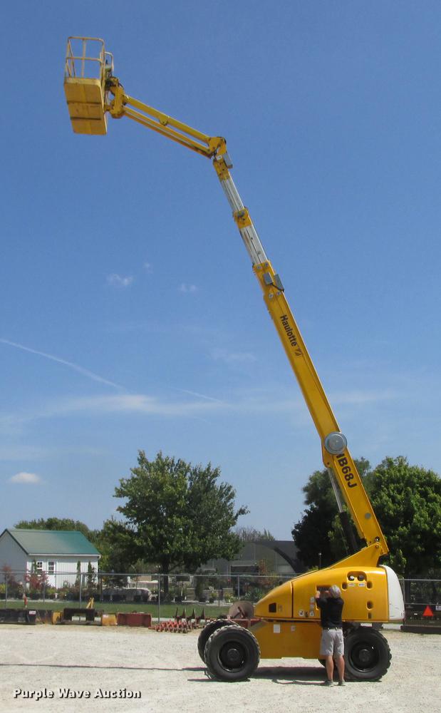 image for item DX9450 2005 Haulotte HB68J boom lift