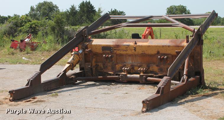 image for item DZ9974 Caterpillar D6D tree pusher dozer blade