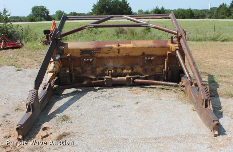 image for item DZ9974 Caterpillar D6D tree pusher dozer blade