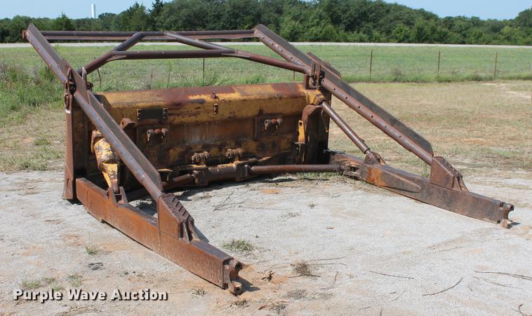 image for item DZ9974 Caterpillar D6D tree pusher dozer blade