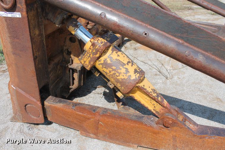 image for item DZ9974 Caterpillar D6D tree pusher dozer blade