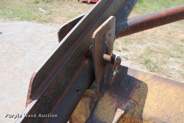 image for item DZ9974 Caterpillar D6D tree pusher dozer blade