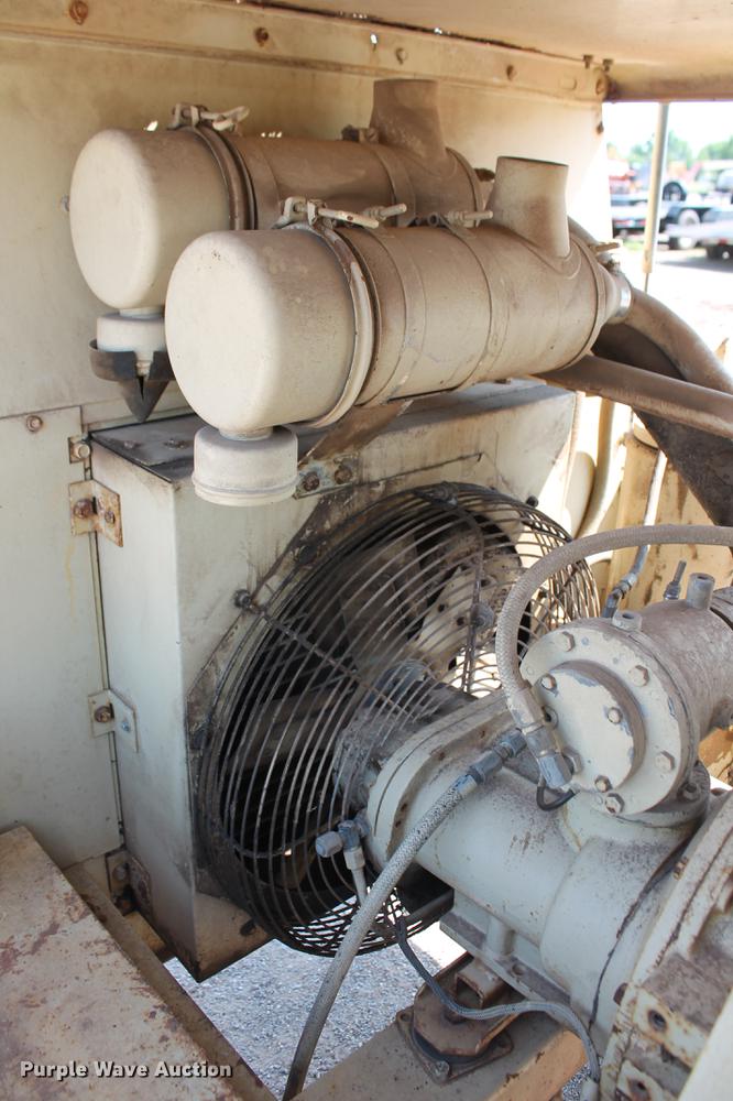 image for item DZ9992 Ingersoll Rand P100BWW air compressor