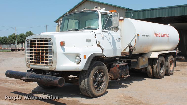 image for item DZ9995 1981 Ford LTS9000 water truck