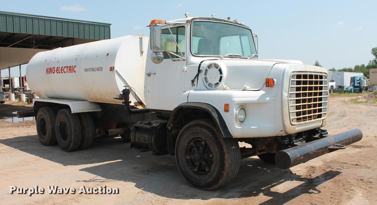 image for item DZ9995 1981 Ford LTS9000 water truck