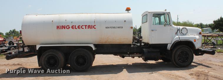 image for item DZ9995 1981 Ford LTS9000 water truck