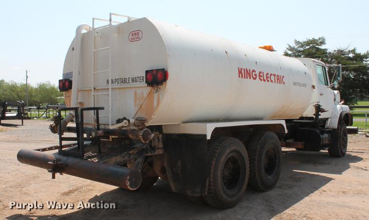 image for item DZ9995 1981 Ford LTS9000 water truck